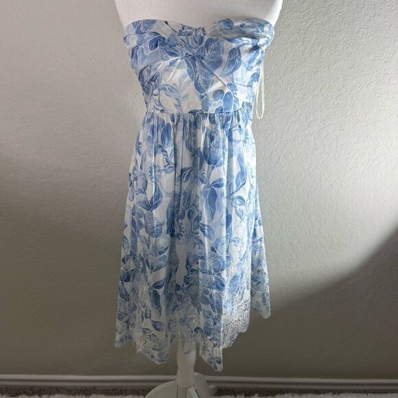 WHBM Blue and White Strapless Floral Eyelet Hem Dress Size 2P - Picture 1 of 13